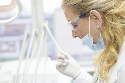 Jaki powinien być dobry implantolog? - Dentysta Kraków